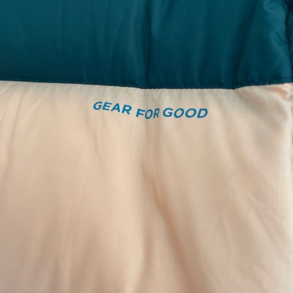 Cotopaxi puffer coat. Cozy, warm, down filled jacket. - Picture 3 of 4